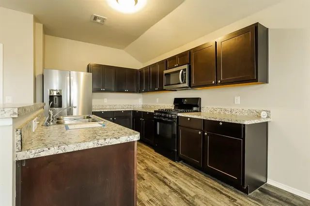 Photo 5 — 518 Crystal Lane, Tuttle, OK 73089