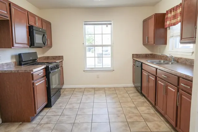 Photo 4 — 913 SW 16th Street, Moore, OK 73160