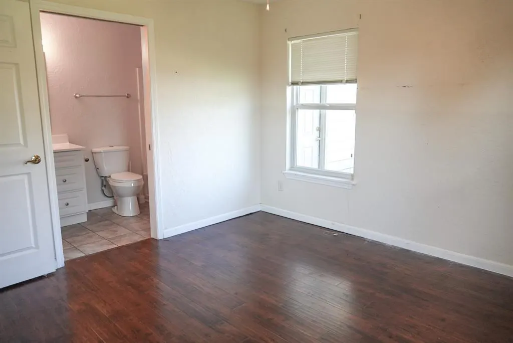 Photo 5 — 913 SW 16th Street, Moore, OK 73160
