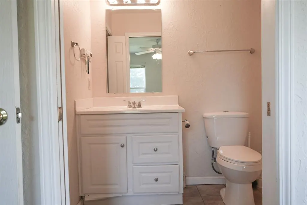 Photo 6 — 913 SW 16th Street, Moore, OK 73160