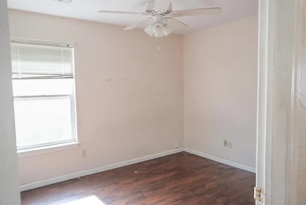 Photo 9 — 913 SW 16th Street, Moore, OK 73160