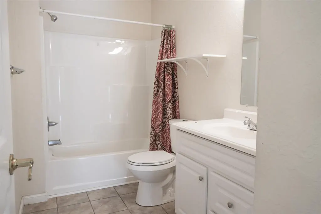 Photo 10 — 913 SW 16th Street, Moore, OK 73160