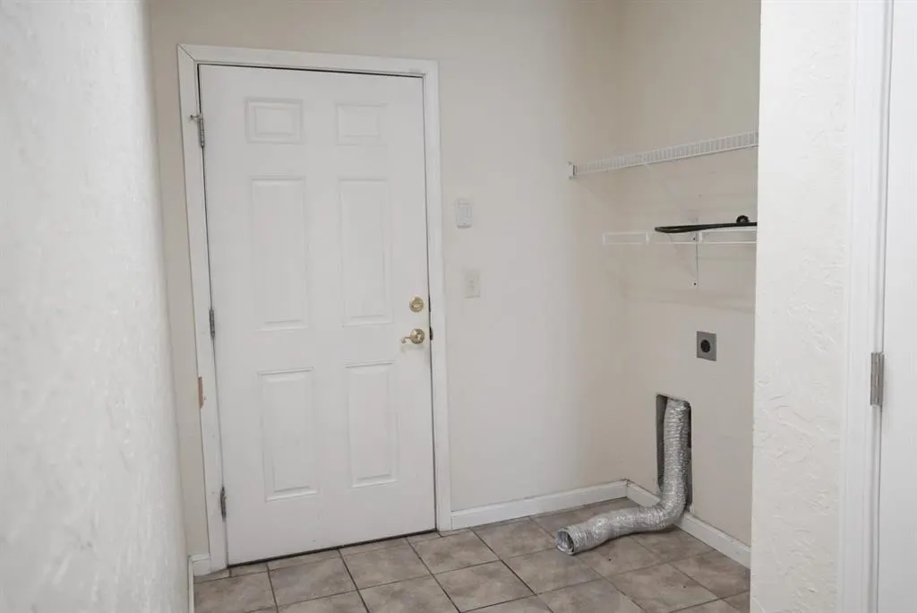 Photo 11 — 913 SW 16th Street, Moore, OK 73160