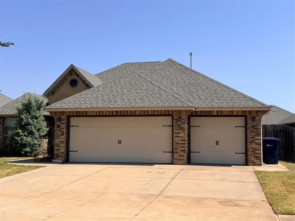 Photo 2 — 17100 Barcelona Drive, Oklahoma City, OK 73170