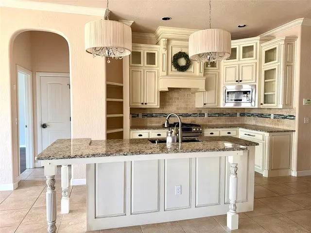 Photo 5 — 17100 Barcelona Drive, Oklahoma City, OK 73170