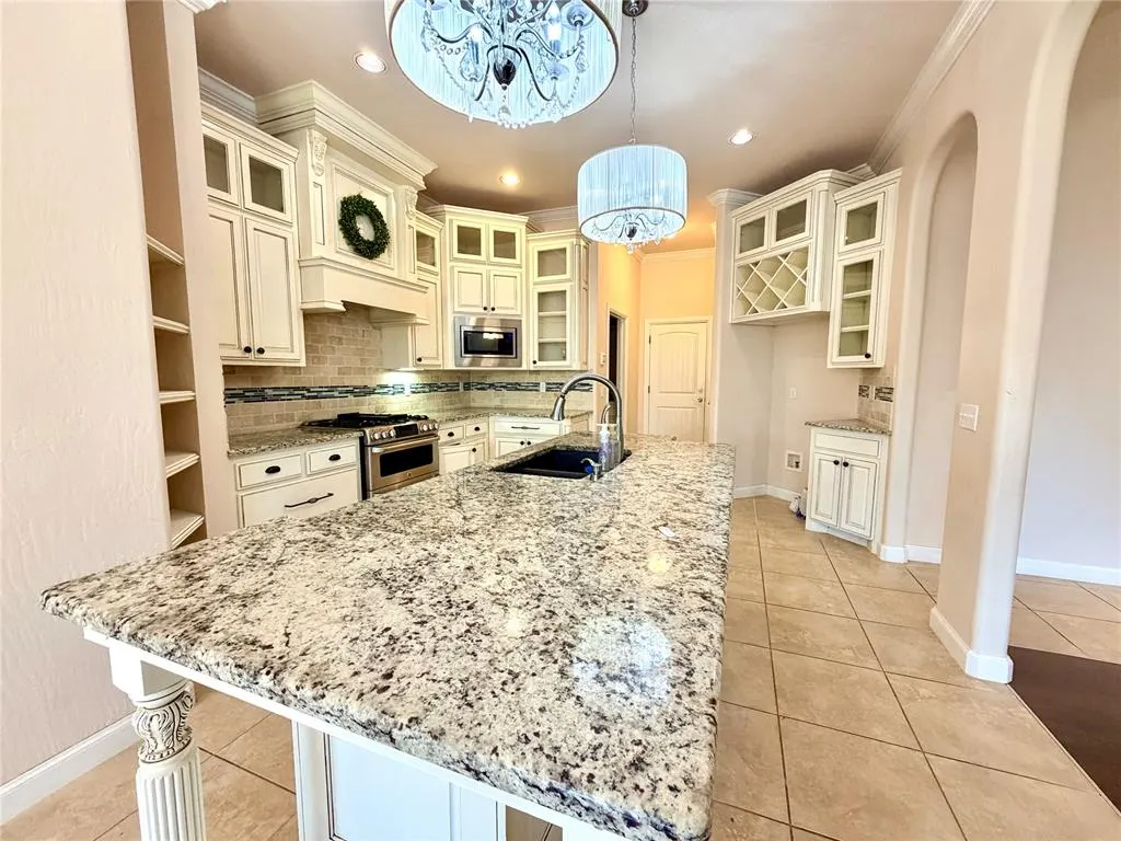 Photo 8 — 17100 Barcelona Drive, Oklahoma City, OK 73170