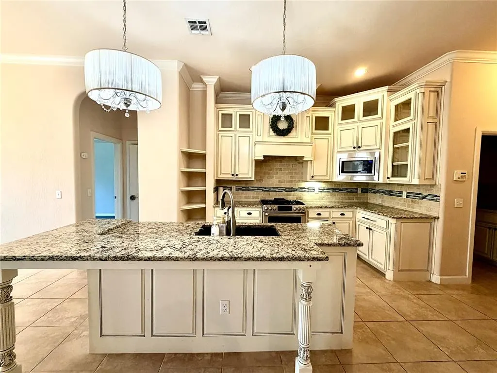 Photo 12 — 17100 Barcelona Drive, Oklahoma City, OK 73170