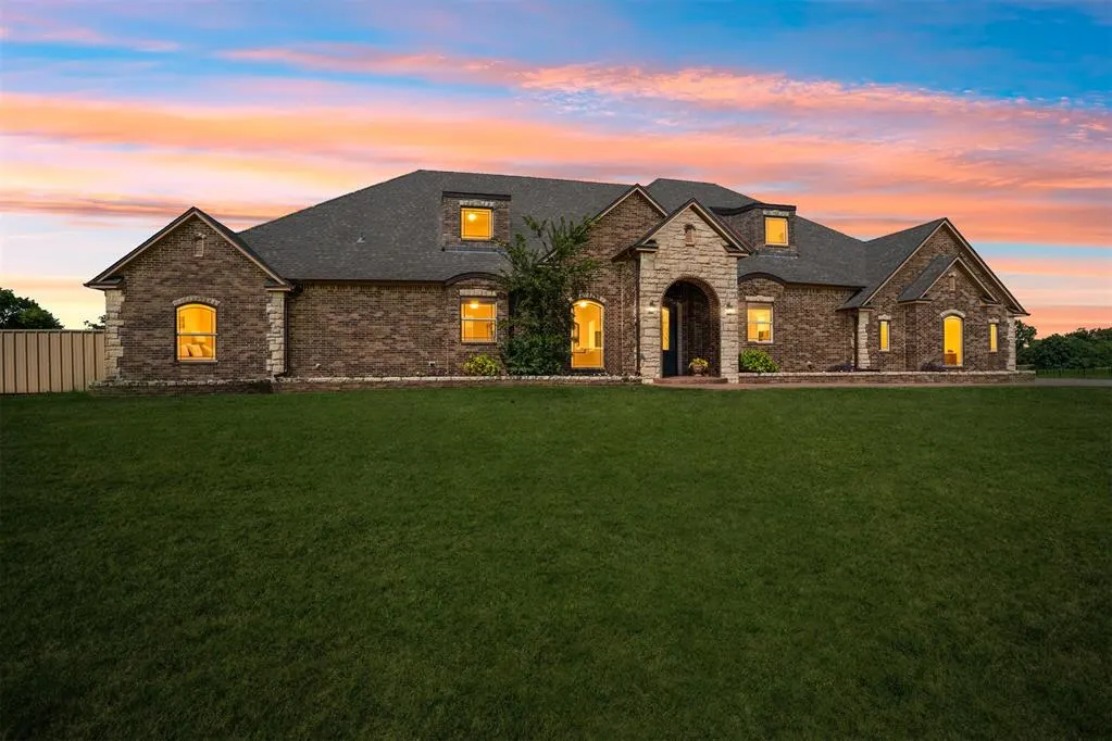 Front exterior — 1611 N Morgan Road, Tuttle, OK 73089