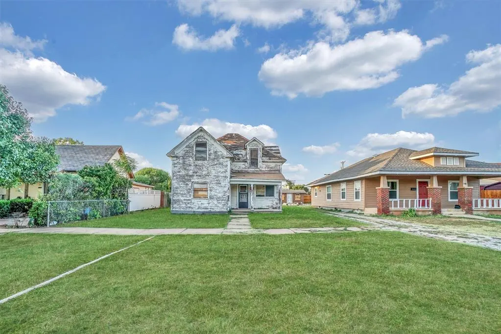 Photo 2 — 309 E Walnut Street, Altus, OK 73521