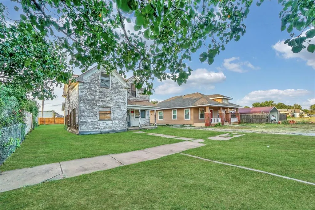 Photo 3 — 309 E Walnut Street, Altus, OK 73521