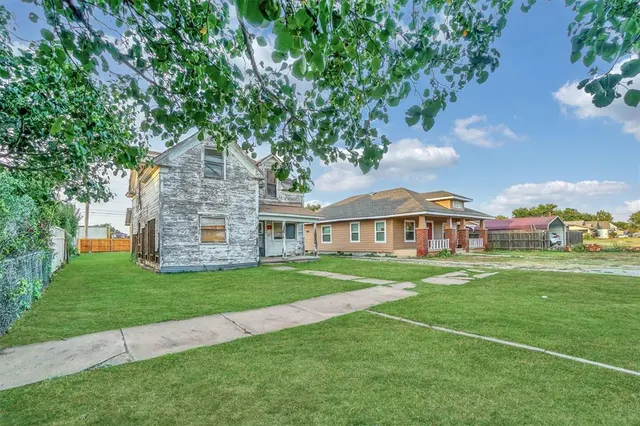 Photo 3 — 309 E Walnut Street, Altus, OK 73521