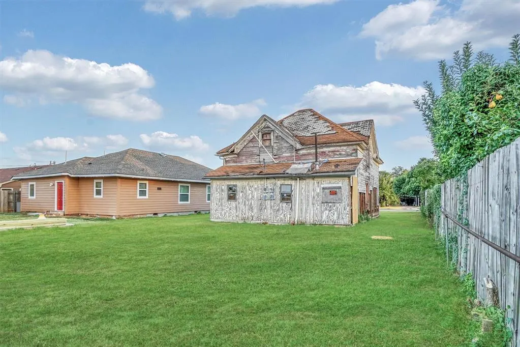 Photo 6 — 309 E Walnut Street, Altus, OK 73521