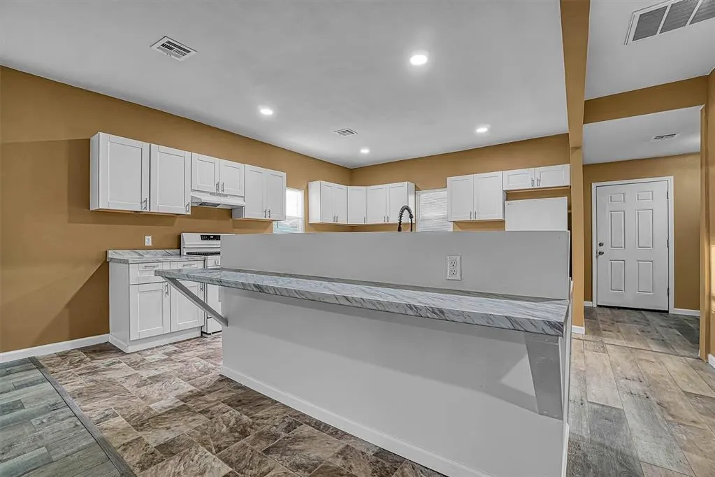 Photo 8 — 311 E Walnut Street, Altus, OK 73521