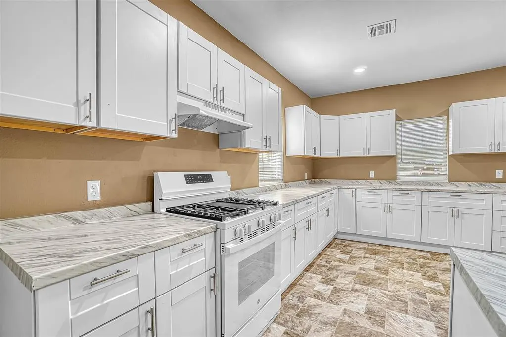 Photo 9 — 311 E Walnut Street, Altus, OK 73521