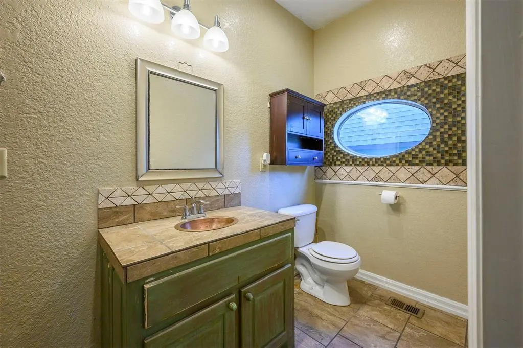 Photo 15 — 611 W Circle Drive, Broken Bow, OK 74728