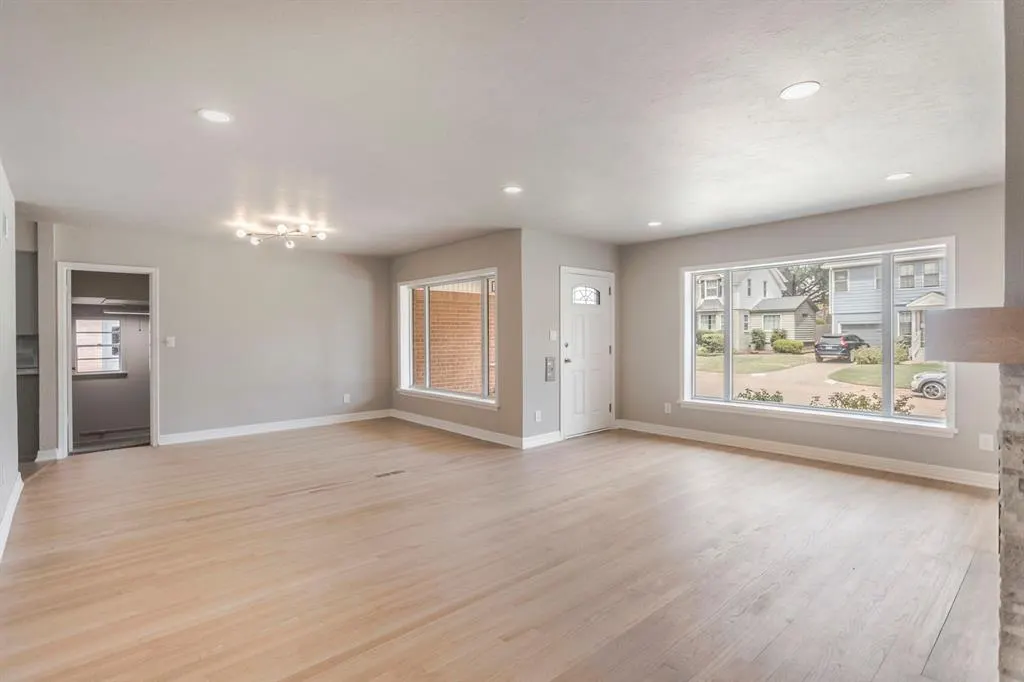 Photo 4 — 406 NW 45th Street, Oklahoma City, OK 73118