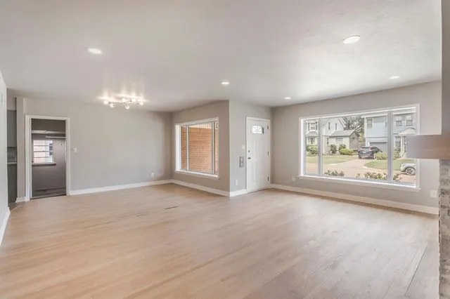 Photo 4 — 406 NW 45th Street, Oklahoma City, OK 73118