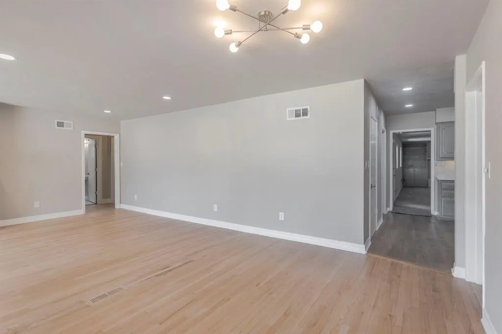 Photo 9 — 406 NW 45th Street, Oklahoma City, OK 73118
