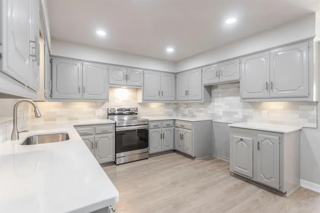 Photo 12 — 406 NW 45th Street, Oklahoma City, OK 73118