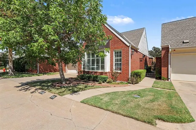 Photo 2 — 8616 N May Avenue 30B, Oklahoma City, OK 73120