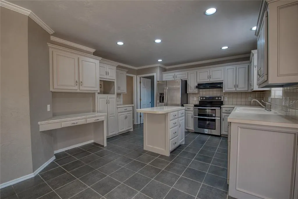 Photo 3 — 15401 Summit Parke Drive, Edmond, OK 73013