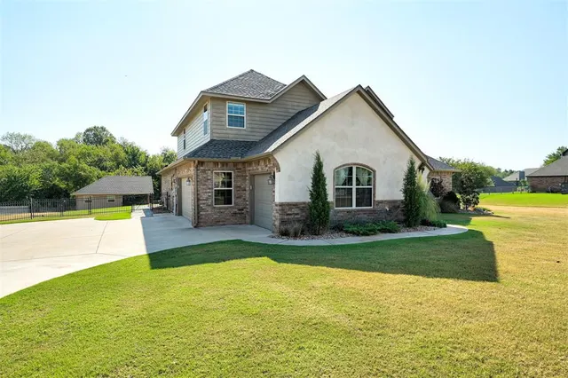 Photo 3 — 13460 Ridge Circle, Edmond, OK 73025