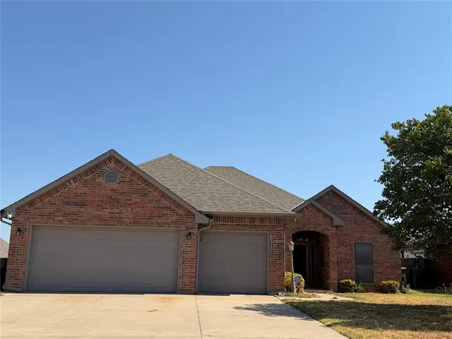 Front exterior — 613 Okie Ridge Road, Yukon, OK 73099