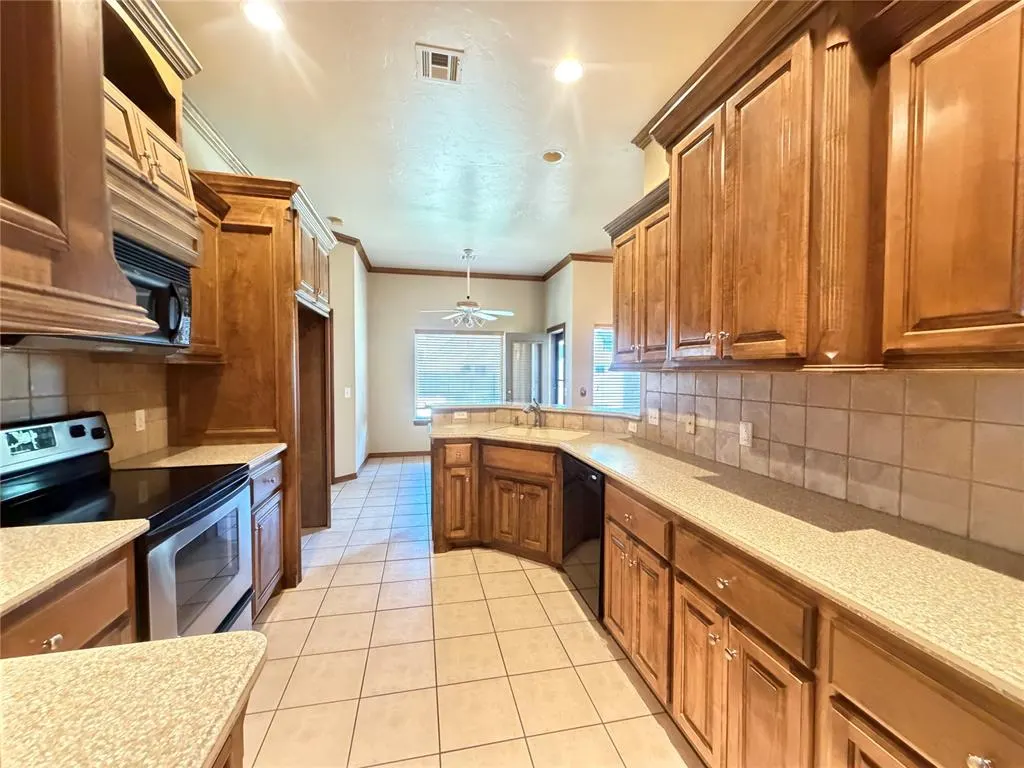 Photo 5 — 613 Okie Ridge Road, Yukon, OK 73099