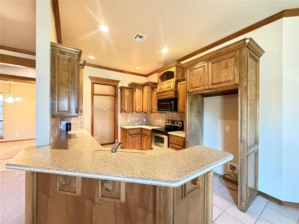 Photo 7 — 613 Okie Ridge Road, Yukon, OK 73099