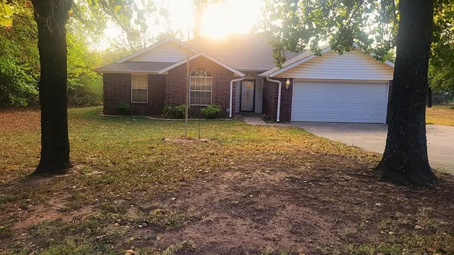 Photo 2 — 114 Camaron Drive, Shawnee, OK 74804