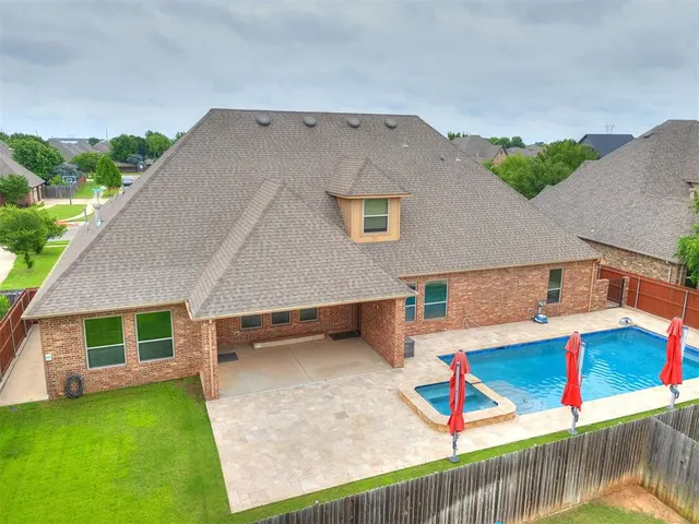 Photo 2 — 4232 Hackney Wick Road, Norman, OK 73072