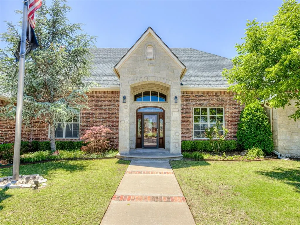 Photo 2 — 12325 Carriage Way, Oklahoma City, OK 73142