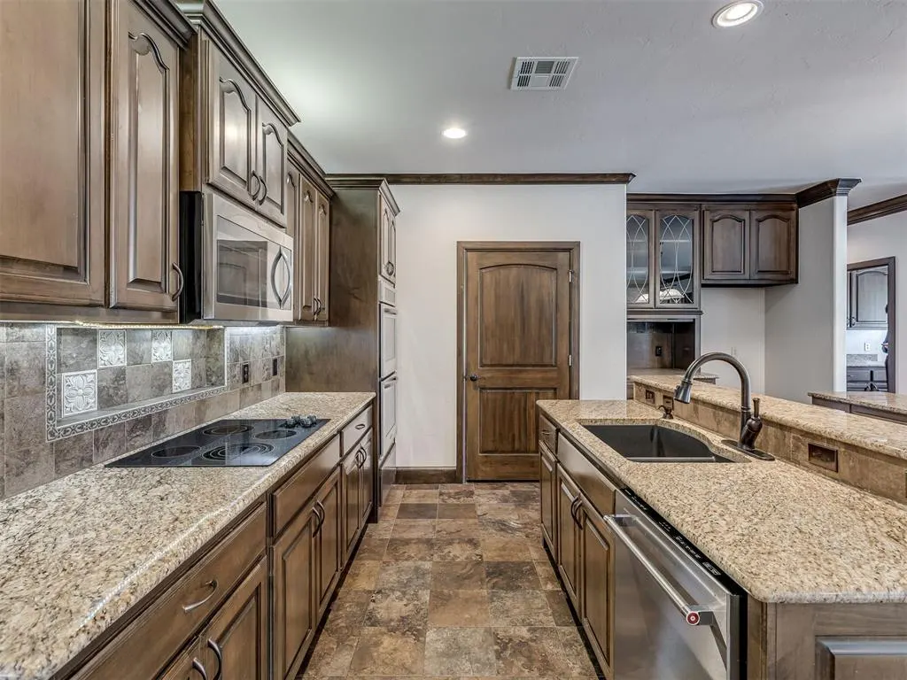 Photo 21 — 12325 Carriage Way, Oklahoma City, OK 73142