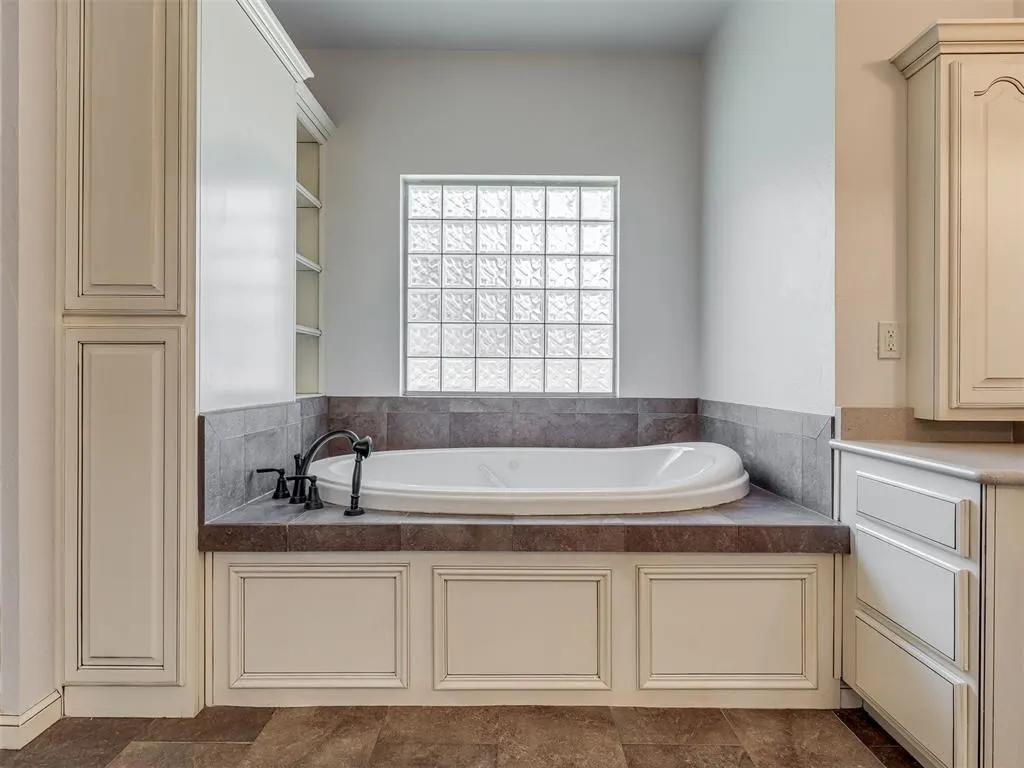 Photo 34 — 12325 Carriage Way, Oklahoma City, OK 73142