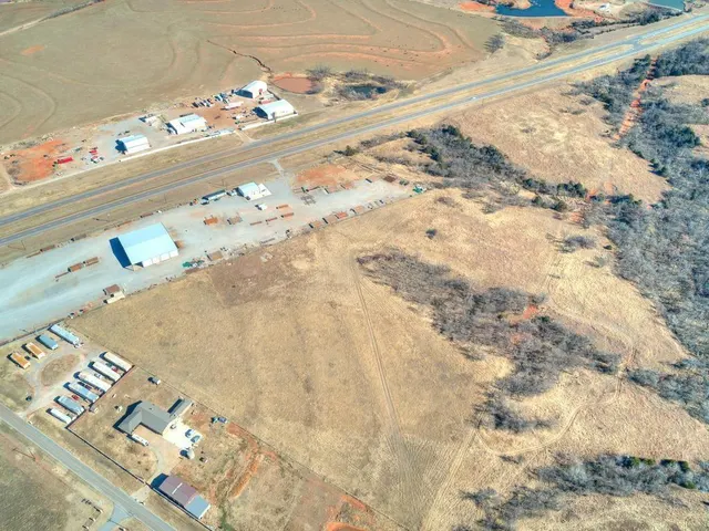 Photo 4 — Northwest Expressway, Yukon, OK 73099
