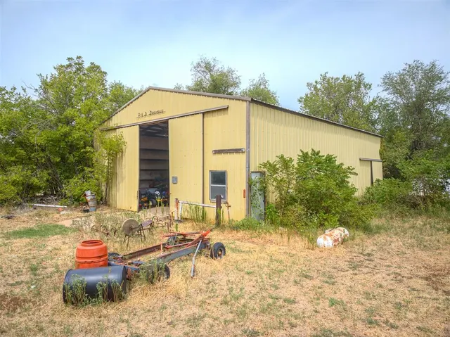 Photo 7 — 29693 E 750 Road, Hennessey, OK 73028