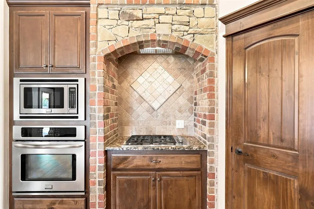 Photo 9 — 6400 Bent Wood Drive, Oklahoma City, OK 73169