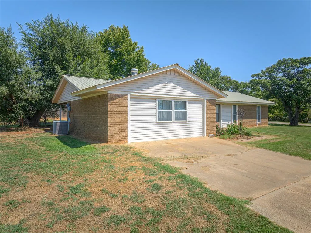 Front exterior — 116 S Cimarron Drive, Perkins, OK 74059