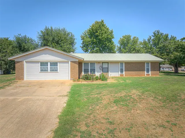 Photo 2 — 116 S Cimarron Drive, Perkins, OK 74059