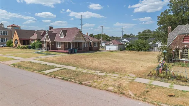 Photo 2 — 1109 NE 15th Street, Oklahoma City, OK 73117