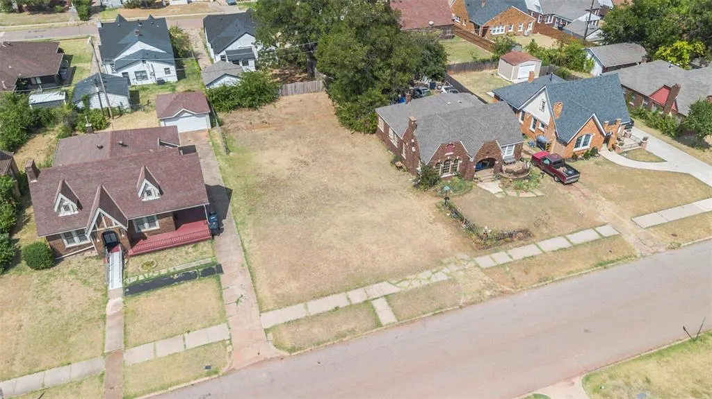 Photo 9 — 1109 NE 15th Street, Oklahoma City, OK 73117
