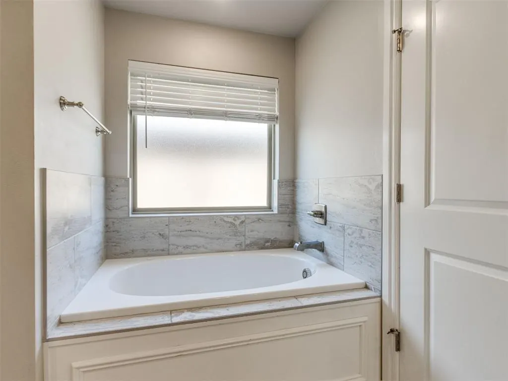 Photo 17 — 9125 NW 115th Street, Yukon, OK 73099
