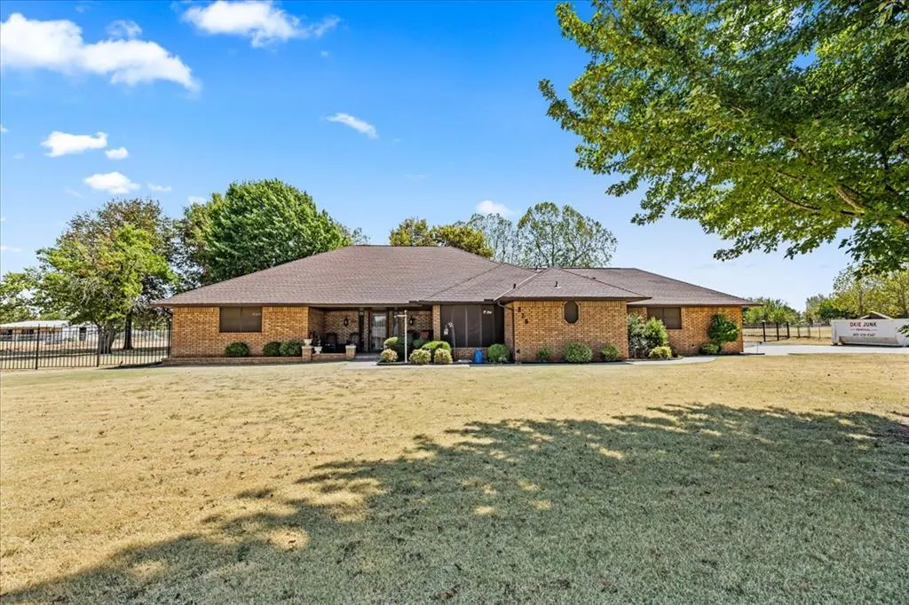 Photo 2 — 826 S Ebeling Drive, Mustang, OK 73064