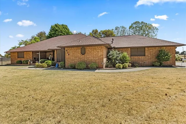 Photo 3 — 826 S Ebeling Drive, Mustang, OK 73064