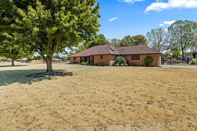 Photo 4 — 826 S Ebeling Drive, Mustang, OK 73064