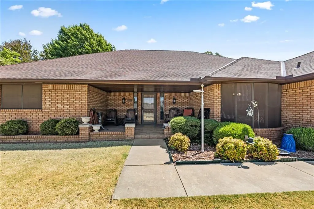 Photo 5 — 826 S Ebeling Drive, Mustang, OK 73064