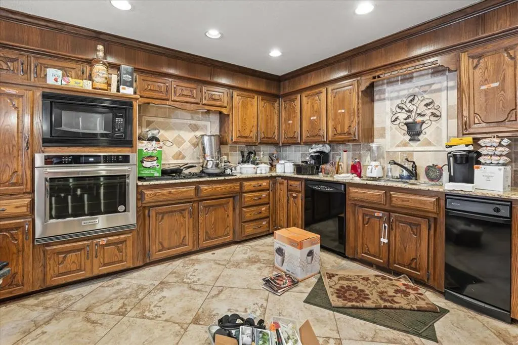 Photo 12 — 826 S Ebeling Drive, Mustang, OK 73064