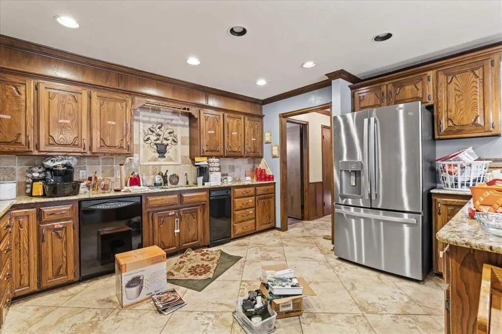 Photo 14 — 826 S Ebeling Drive, Mustang, OK 73064