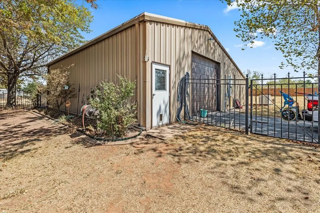 Photo 31 — 826 S Ebeling Drive, Mustang, OK 73064