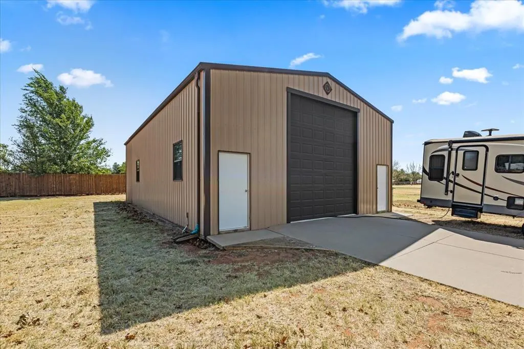 Photo 33 — 826 S Ebeling Drive, Mustang, OK 73064